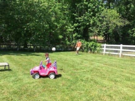 Averaging strategy for binary options based on CME reports